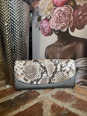 Women’s Snake-Print Leather Clutch Wallet - Ivory/Brown